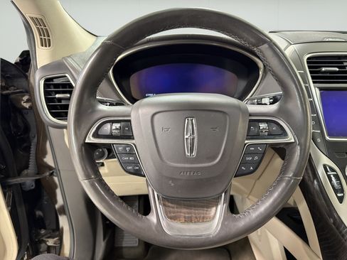 Used 2019 Lincoln Nautilus Reserve w/ Class II Trailer Tow Package FWD image 15