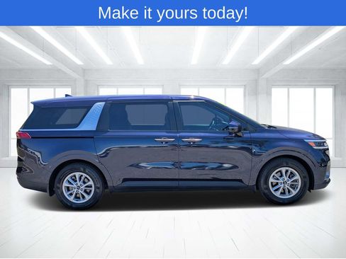 Used 2024 Kia Carnival LX FWD image 2