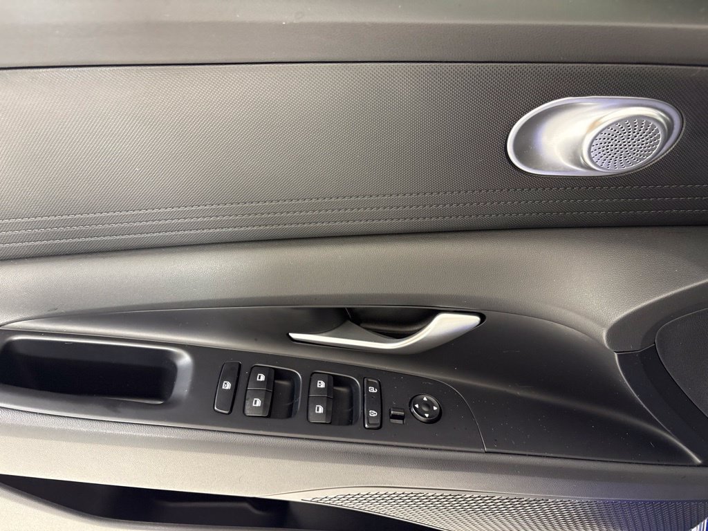 Certified 2025 Hyundai Elantra Hybrid FWD image 17