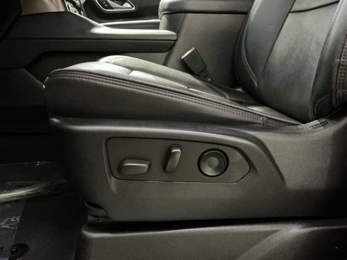 Used 2022 Chevrolet Suburban High Country AWD/4WD image 15