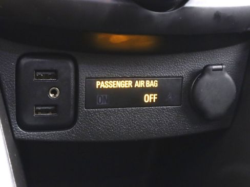 Used 2021 Chevrolet Trax LT w/ LT Convenience Package image 25