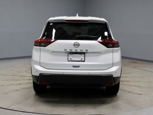 Certified 2025 Nissan Rogue SV image 9