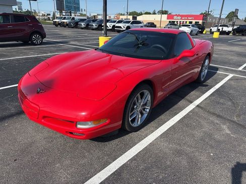Used 2004 Chevrolet Corvette Coupe w/ Preferred Equipment Group RWD image 1