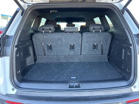 Used 2025 GMC Acadia Elevation image 7