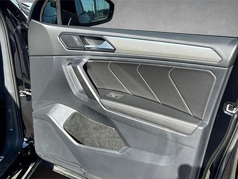 Used 2023 Volkswagen Tiguan SE R-Line image 18