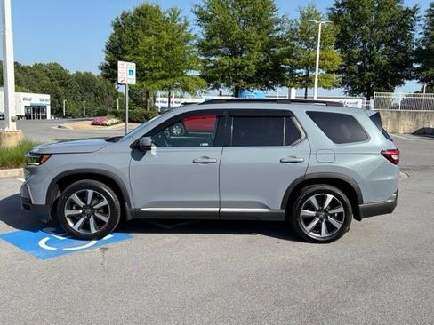Used 2024 Honda Pilot Touring image 4