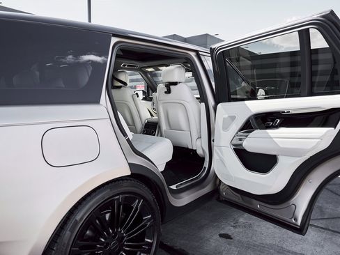 Used 2026 Land Rover Range Rover Long Wheelbase SE image 24