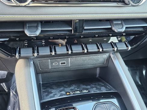 Used 2023 Chevrolet Colorado ZR2 w/ ZR2 Convenience Package III image 29