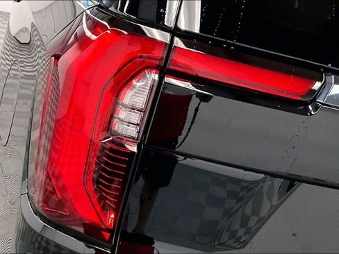 Used 2025 GMC Yukon XL Denali Ultimate AWD/4WD image 37