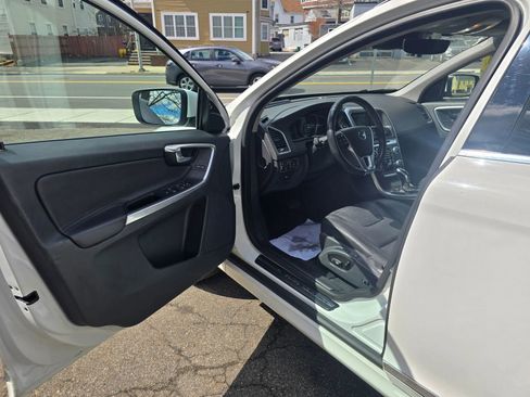 Used 2016 Volvo XC60 T5 Platinum image 7