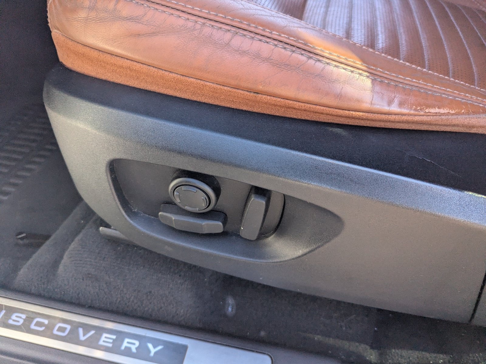 Used 2015 Land Rover Discovery Sport HSE Luxury AWD/4WD image 23