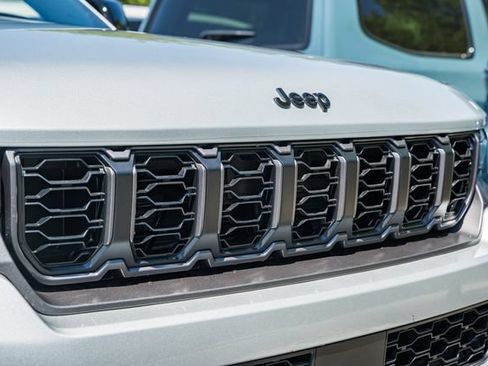 New 2026 Jeep Grand Cherokee L 4WD image 15