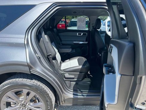 Used 2024 Ford Explorer XLT w/ Equipment Group 202A AWD/4WD image 19