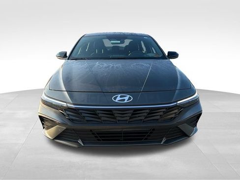 Used 2025 Hyundai Elantra Sport FWD image 2