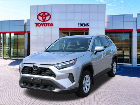 Used 2024 Toyota RAV4 LE AWD/4WD image 9