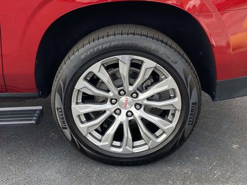 Used 2021 GMC Yukon XL Denali w/ Denali Premium Package image 7