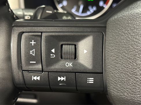 Used 2025 Nissan Rogue SV image 22