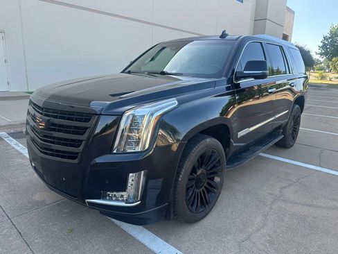 Used 2015 Cadillac Escalade Platinum AWD/4WD image 2