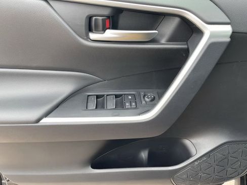 Used 2025 Toyota RAV4 XLE image 12