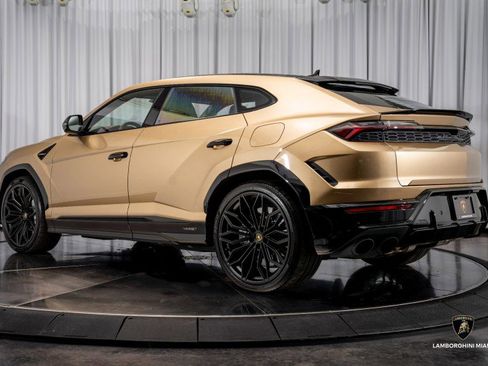 Used 2025 Lamborghini Urus SE image 12