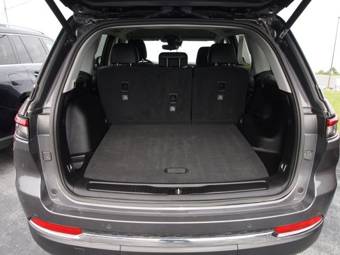 Used 2024 Jeep Grand Cherokee Limited image 29