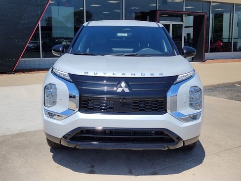 New 2026 Mitsubishi Outlander LE AWD/4WD image 12