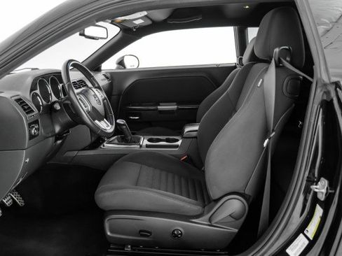 Used 2014 Dodge Challenger R/T image 21