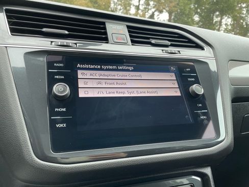 Used 2022 Volkswagen Tiguan SE w/ Panoramic Sunroof Package image 20