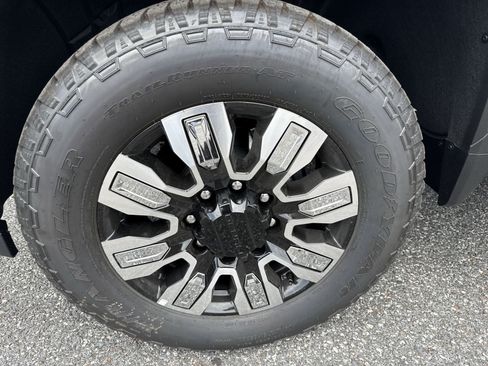 New 2026 GMC Sierra 2500 Denali w/ Denali Reserve Package AWD/4WD image 10