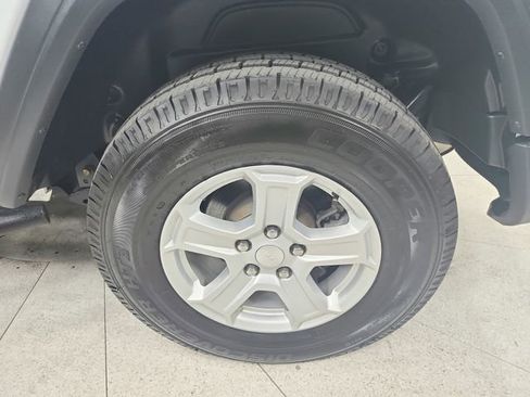 Used 2021 Jeep Wrangler Sport image 33