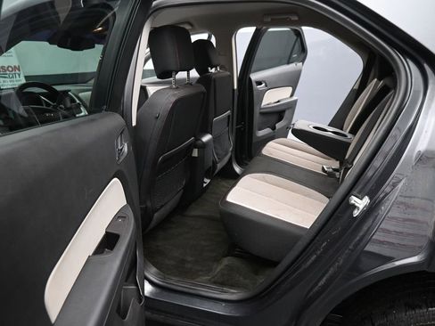 Used 2017 Chevrolet Equinox LT image 16