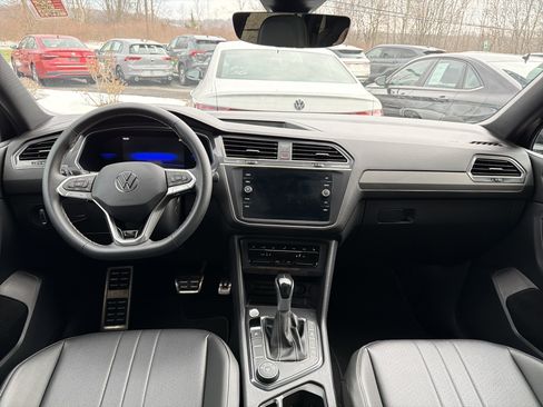 Used 2023 Volkswagen Tiguan SE R-Line image 8
