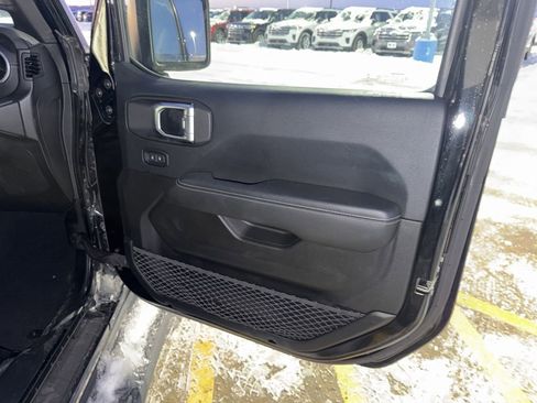 Used 2020 Jeep Gladiator Overland w/ Dual Top Group image 22