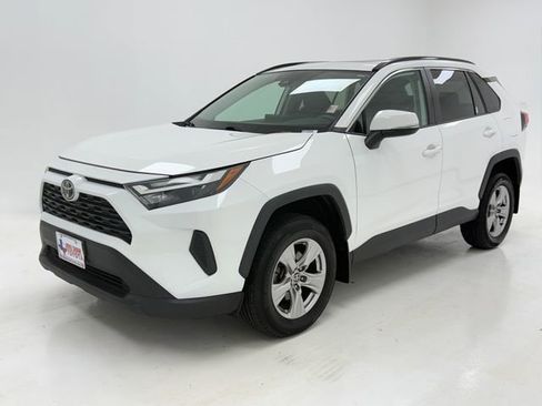 Used 2022 Toyota RAV4 XLE w/ Convenience Package FWD image 5