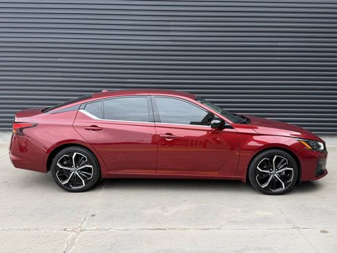 Used 2024 Nissan Altima 2.5 SR FWD image 10