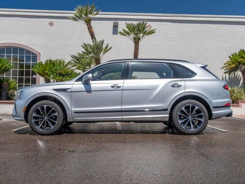 Used 2023 Bentley Bentayga Extended Wheelbase AWD/4WD image 5