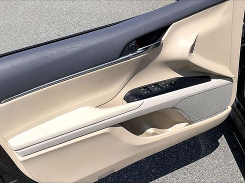 Used 2018 Toyota Camry LE FWD image 25