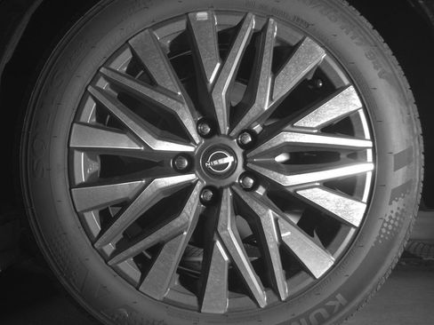 Used 2025 Nissan Altima 2.5 SV FWD image 14