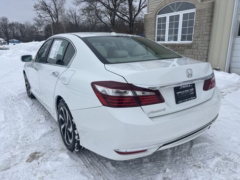 Used 2016 Honda Accord EX image 8