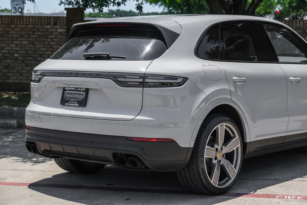 Used 2023 Porsche Cayenne S Platinum AWD/4WD image 17