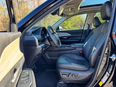 Used 2024 Toyota Grand Highlander Platinum image 26
