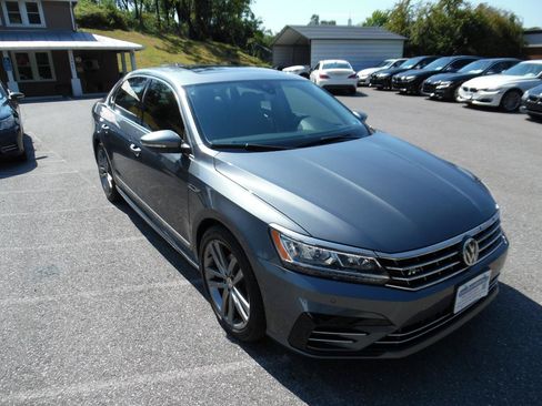Used 2019 Volkswagen Passat 2.0T SE R-Line FWD image 8