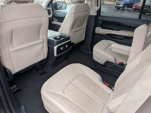Used 2024 Ford Expedition Limited image 31