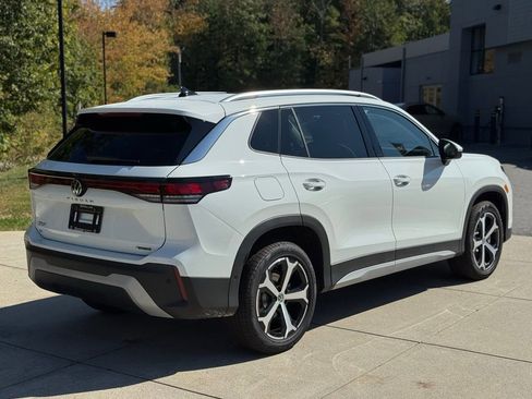 New 2025 Volkswagen Tiguan SE image 8