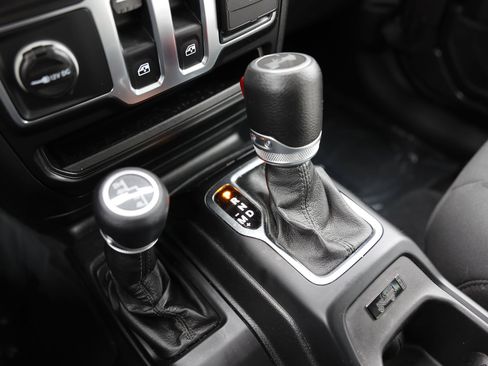 Used 2021 Jeep Wrangler Sport image 29