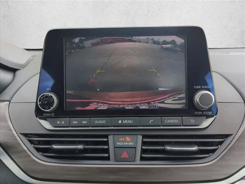 Used 2024 Nissan Altima 2.5 SV image 17