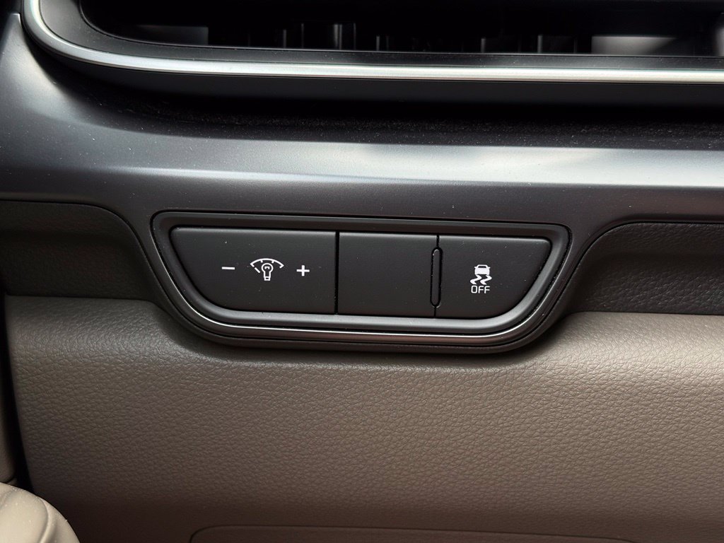 Used 2025 Kia Carnival FWD image 25