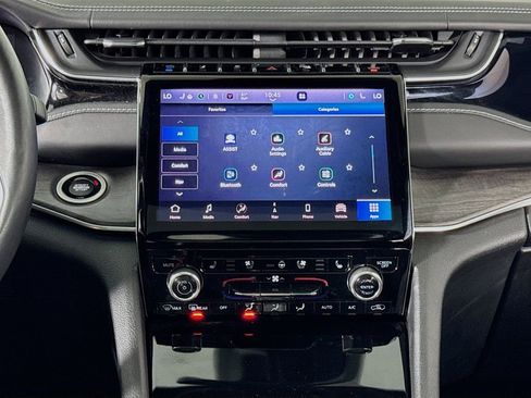 Used 2022 Jeep Grand Cherokee Overland w/ MOPAR Finishing Package AWD/4WD image 16