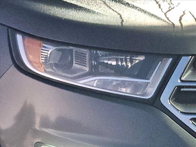 Used 2018 Ford Edge Titanium FWD image 4