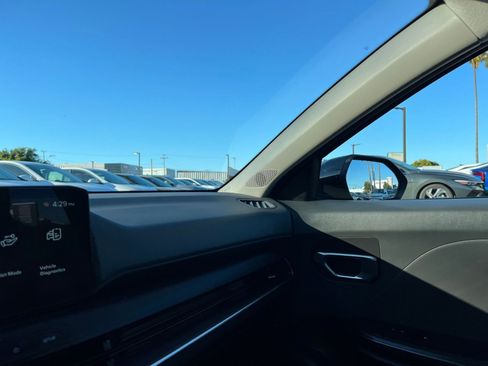 Used 2025 Kia K4 LXS image 36